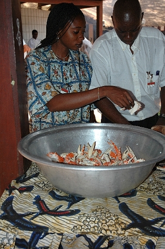 DSC_0662_1.JPG - Le buffet est somptueux...des pinces de crabes.