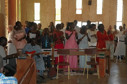 DSC_0681.JPG - La chorale, haute en couleur.