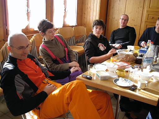 IMG_0632.JPG - Petites mines, mais belle journ�e de ski en perspective...