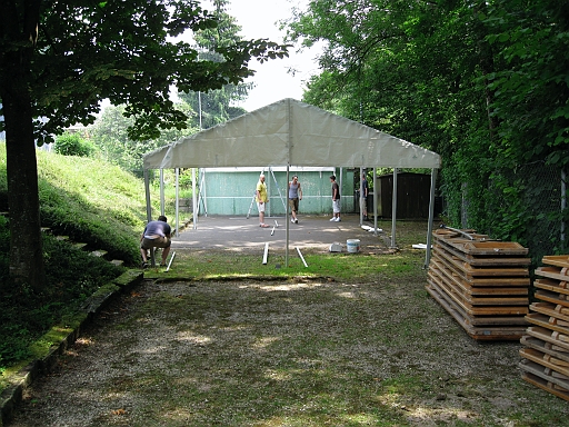 IMG_0960.JPG - Jeudi, c'�tait le montage des tentes.