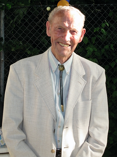 IMG_1034.JPG - M. Ernest Vittoz, membres d'honneur du Tennis-Club de Bi�re