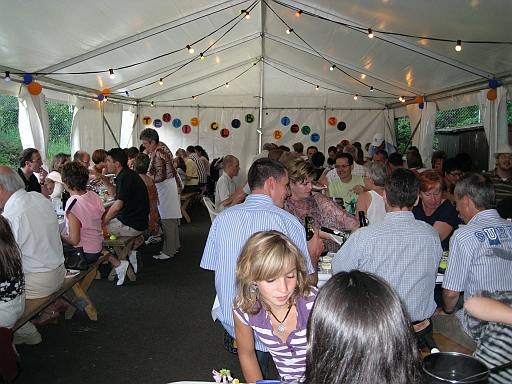 IMG_1042.JPG - La fondue vigneronne a rassenbl� 120 personnes le samedi soir.