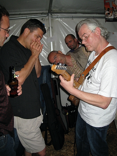 IMG_1062.JPG - Moment de blues offert par Guy (guitare) et S�bastien (harmonica). De toute beaut�.